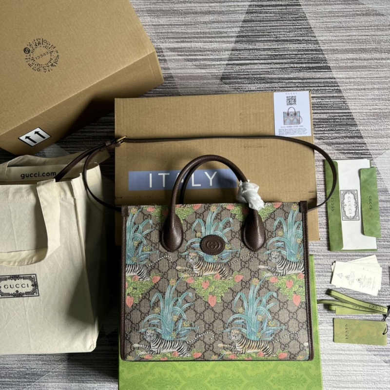 G*u*i shopping bags